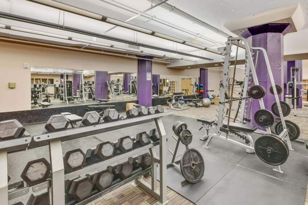 Фото Bluebird Suites at the Warehouse District