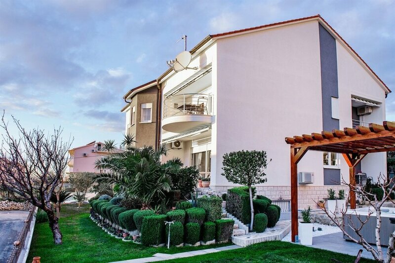 Гостиница Apartment and Rooms Ana