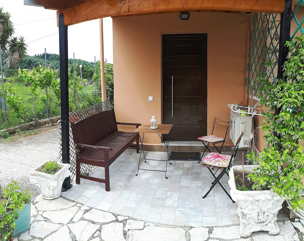 Фото Antzela Apartments