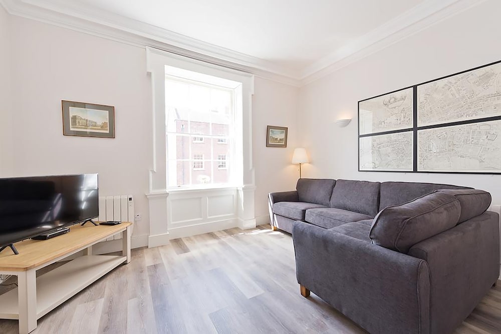 Фото Henrietta Suites City Centre