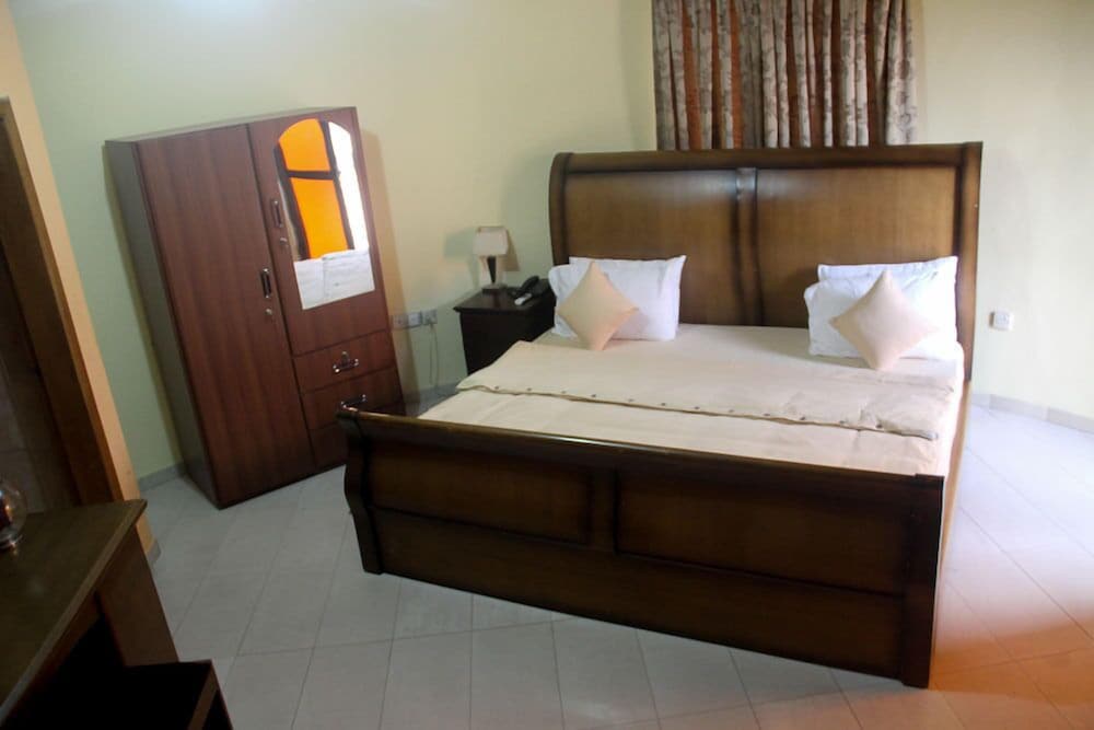 Фото Ponderosa Travel Lodge