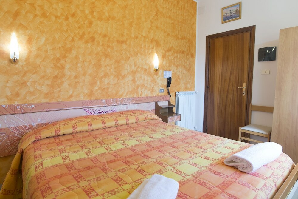 Фото Hotel Supersonik