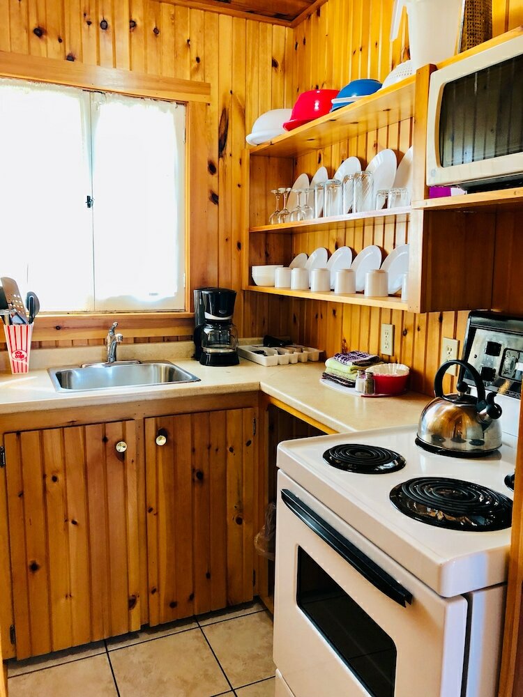 Фото Green Gables Bungalow Court