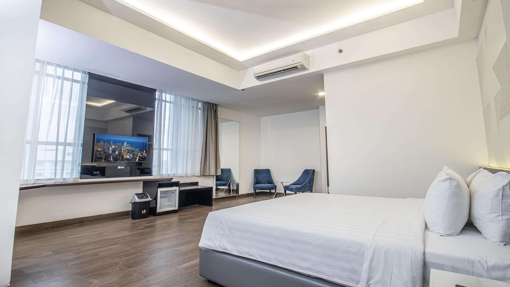 Фото Golden Tulip Essential Makassar