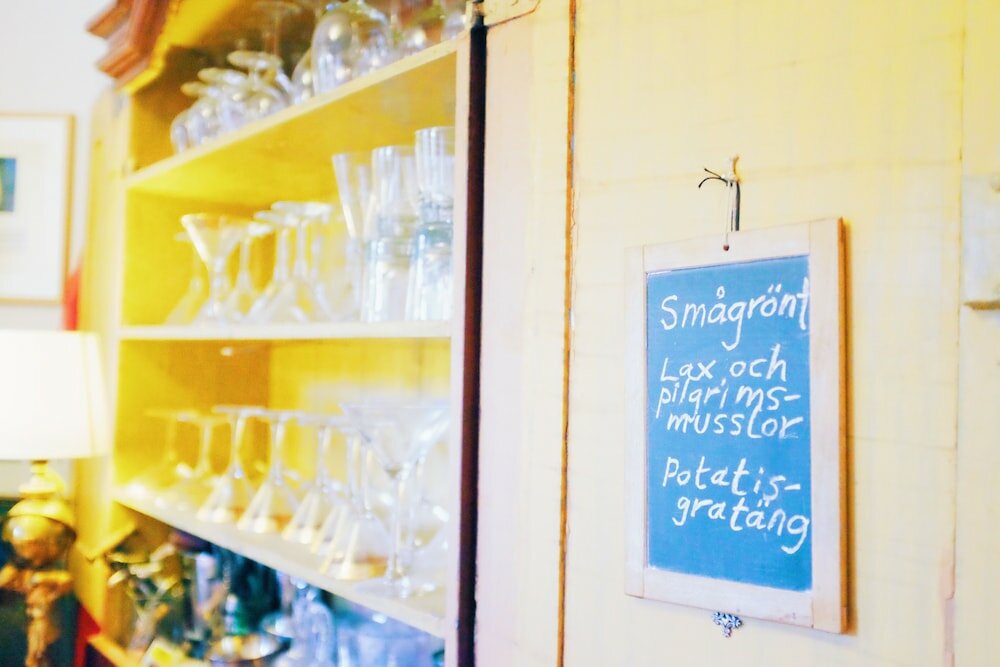 Фото Beautiful, Artistic, Heirloom Apartment