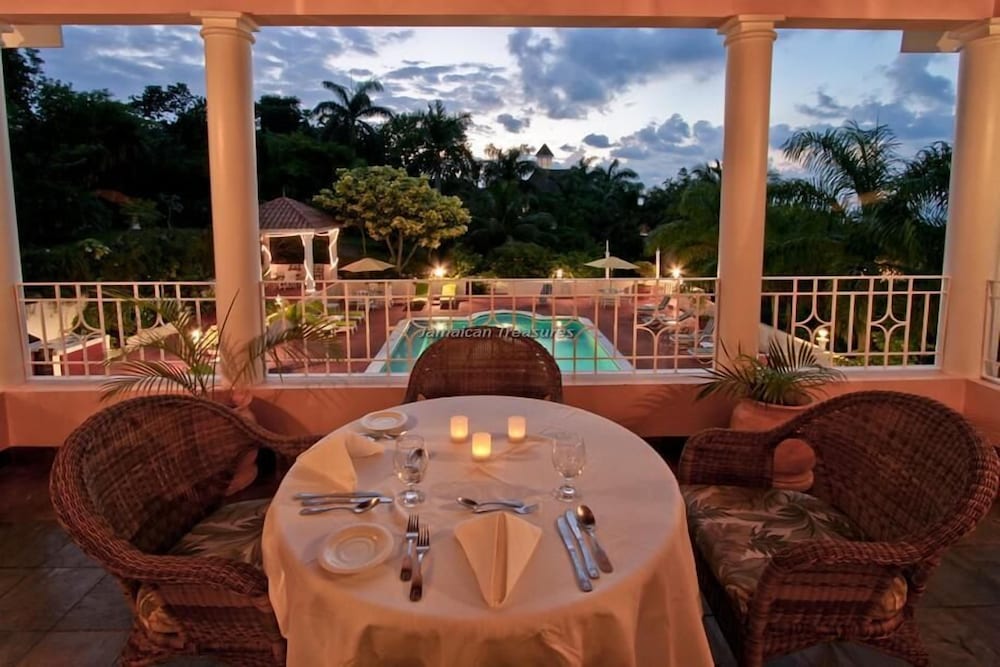 Фото Summerhill, 8br by Jamaican Treasures