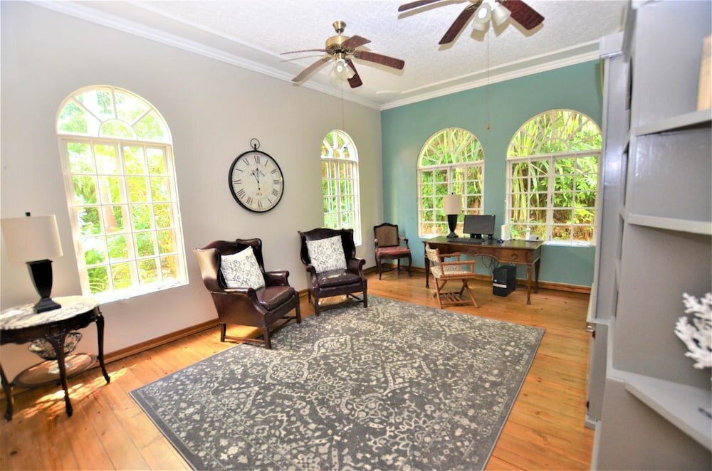 Фото Summerhill, 8br by Jamaican Treasures