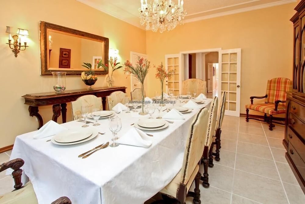 Фото Summerhill, 8br by Jamaican Treasures