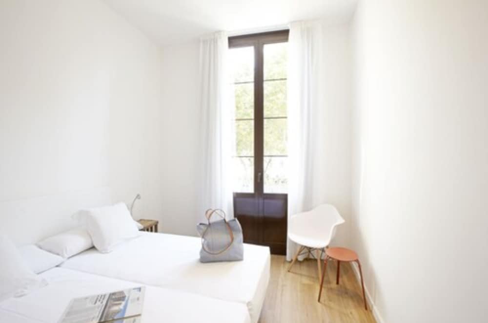 Фото Som Nit Born