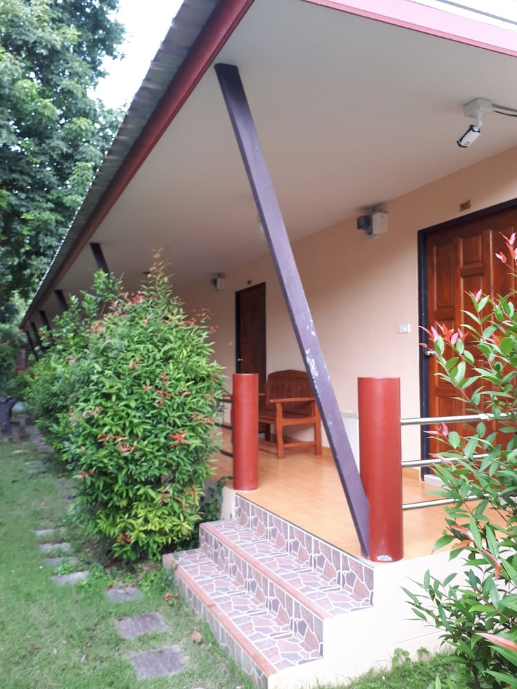 Фото Baan Rimnam Resort