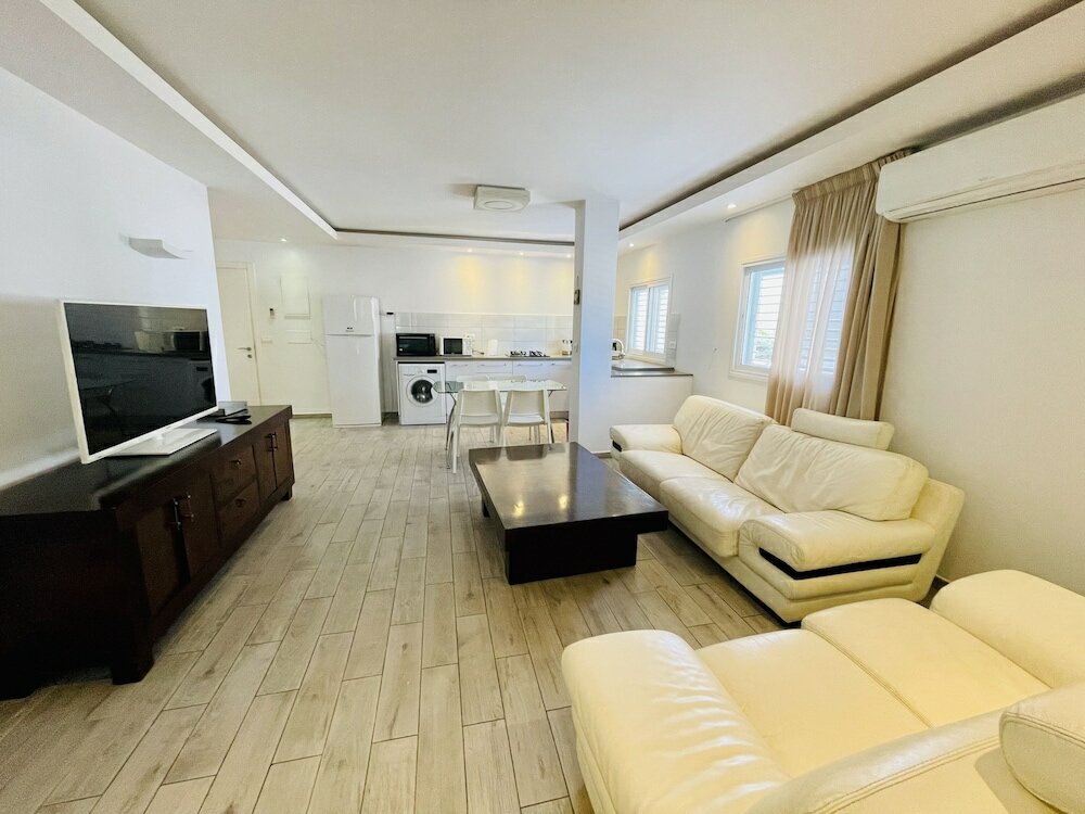 Фото Royal Lea Apartments