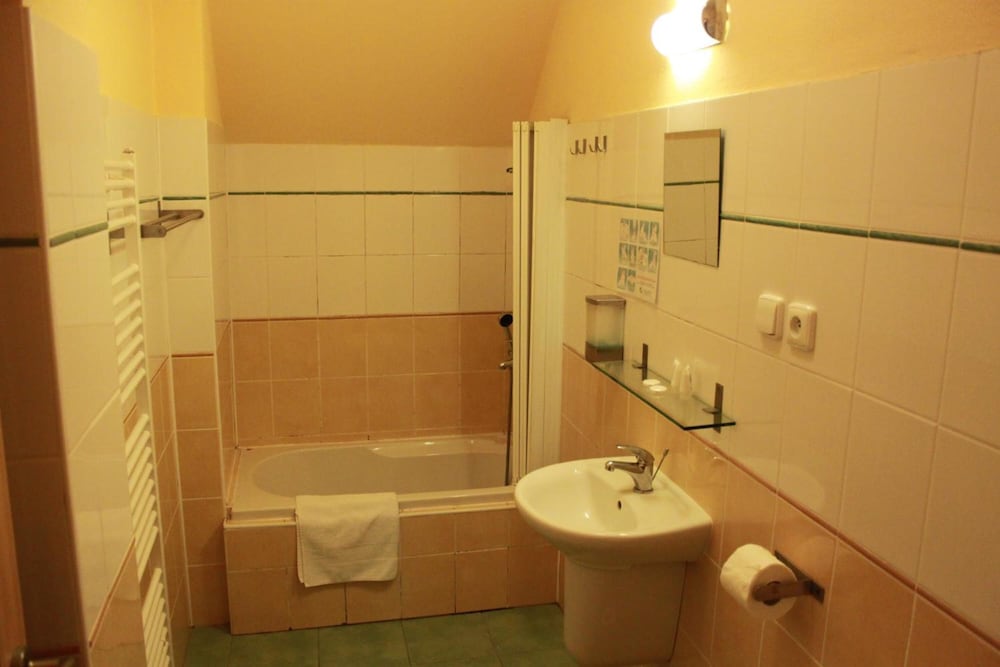 Фото Outline Centrum Jiricna