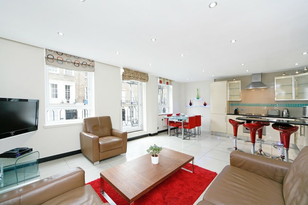 Фото Baker Street Suites