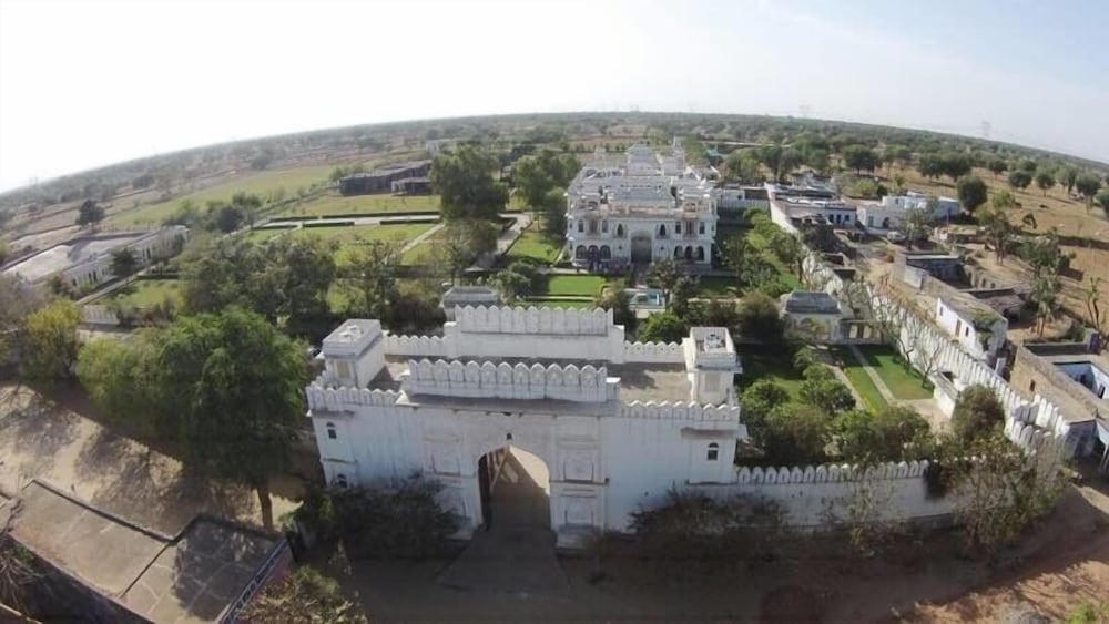 Фото Talabgaon Castle