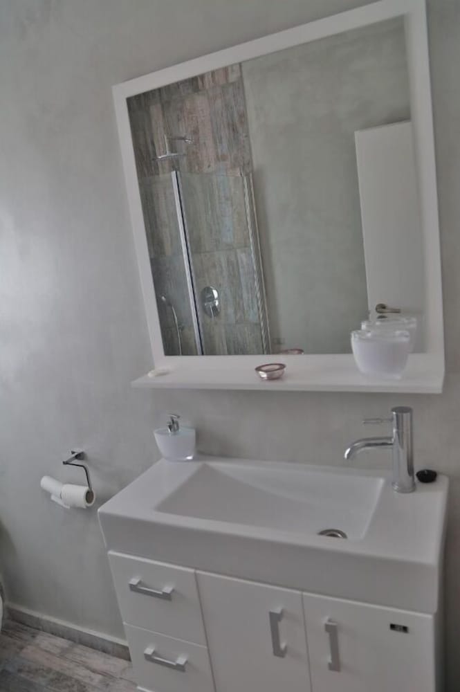 Фото Royal Lea Apartments