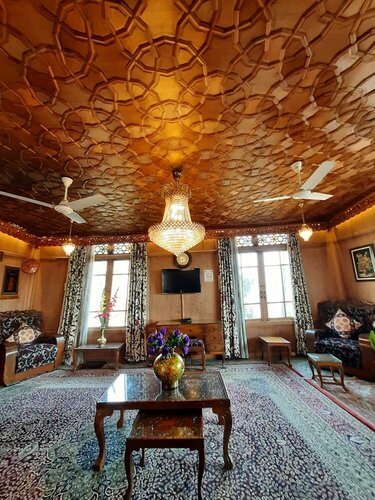 Гостиница Luxury Inn Badyari Palace Houseboats в Сринагаре