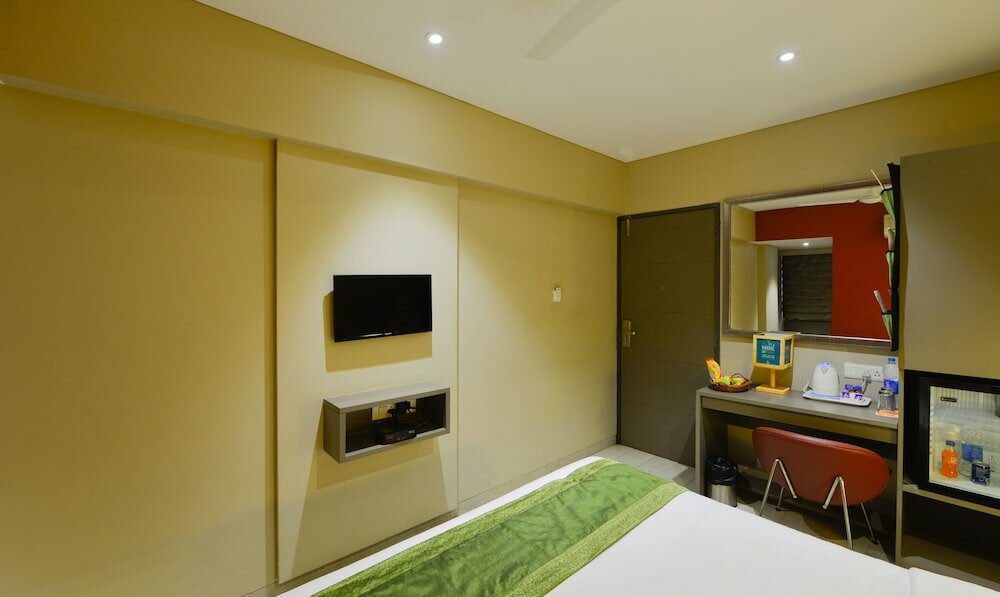 Фото Treebo swastik