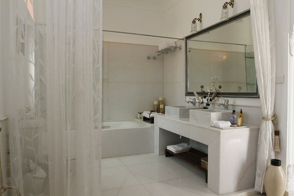 Фото Talabgaon Castle