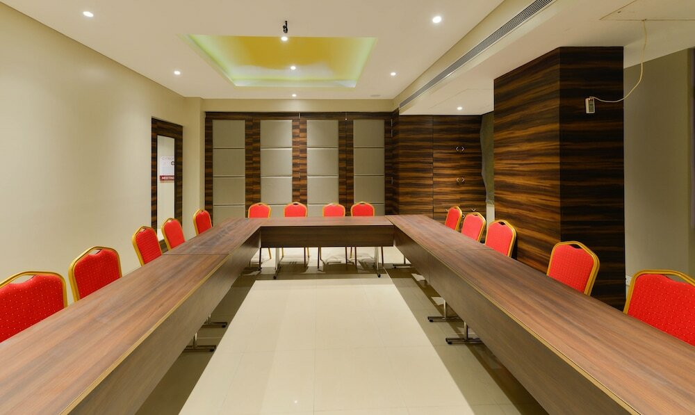 Фото Treebo swastik