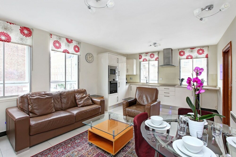 Фото Baker Street Suites