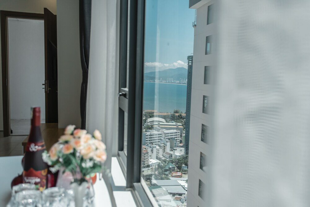 Фото Beach Front Oceanous Apartment