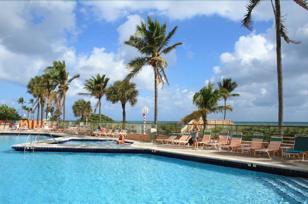 Фото Hollywood Beach Resort- Large Studio Sleeps 4
