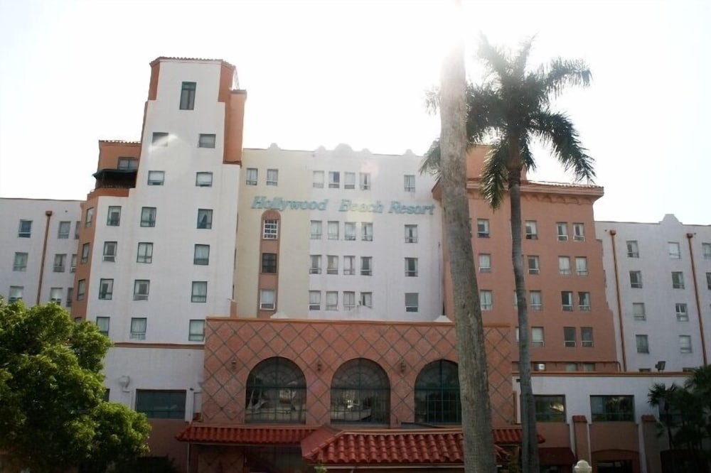 Фото Hollywood Beach Resort- Large Studio Sleeps 4