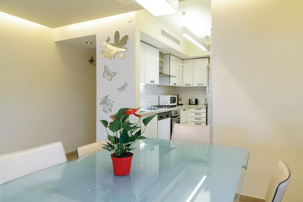 Фото Comfort & Balcony near Beach by FeelHome