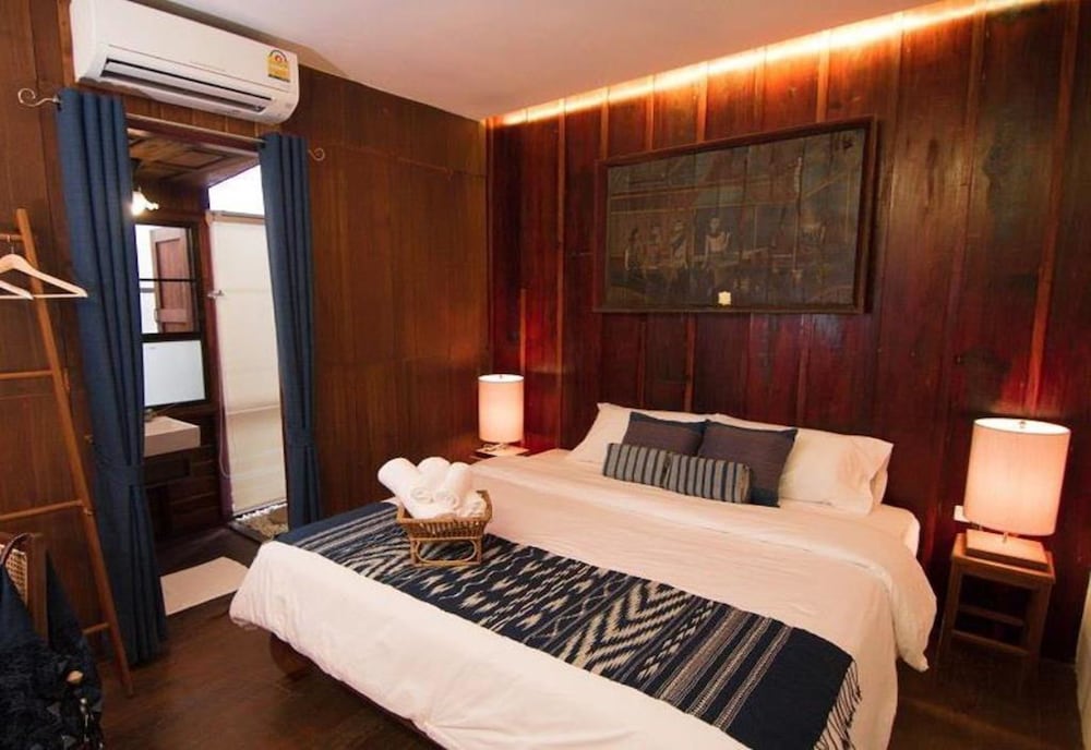 Фото Gingerbread House B&b