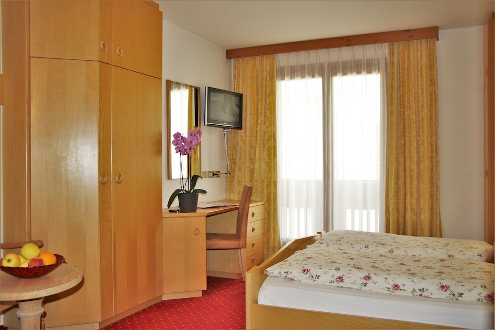 Фото Hotel Alpenrose