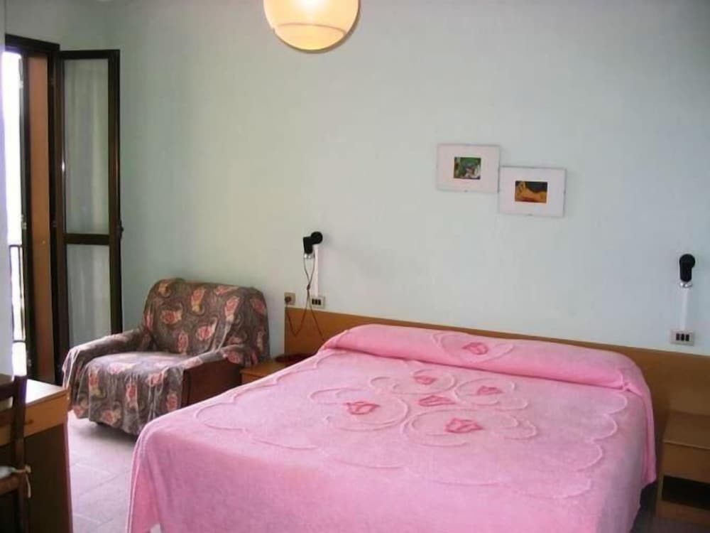 Фото Battle of Britain Hotel