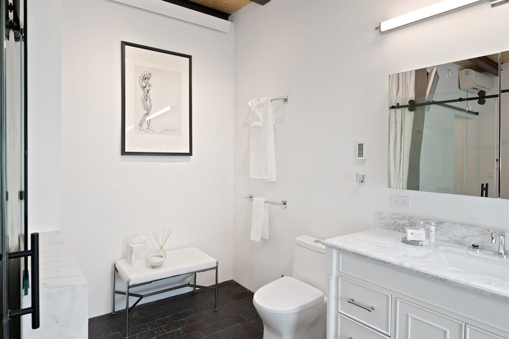 Фото Georgia and Frida - Two Finely Appointed Casitas, One Private Compound, Downtown, Sleeps Two Couples, Two Kitchens