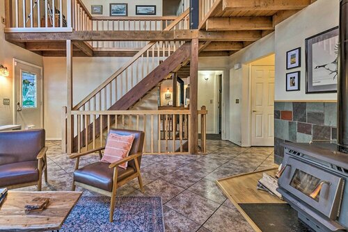 Гостиница Waterfront Seldovia Bay Home: Walk to Trails!