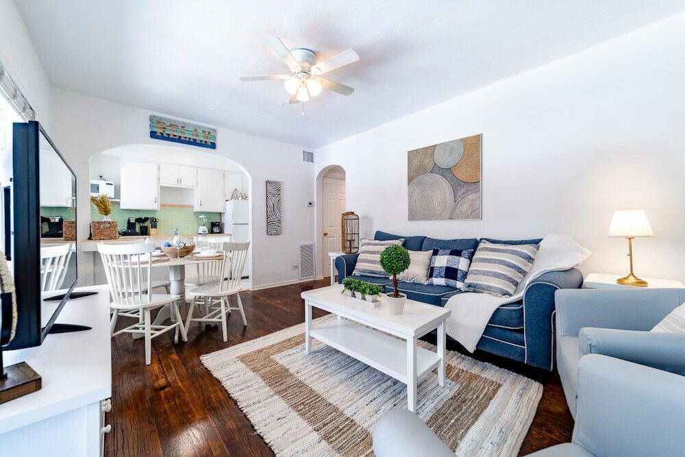 Фото The Blue Parrot