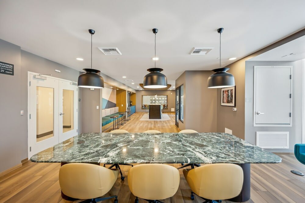 Фото Luxury Apartment in Hollywood