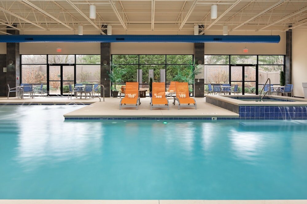 Фото Holiday Inn Hotel & Suites Charleston West, an Ihg Hotel