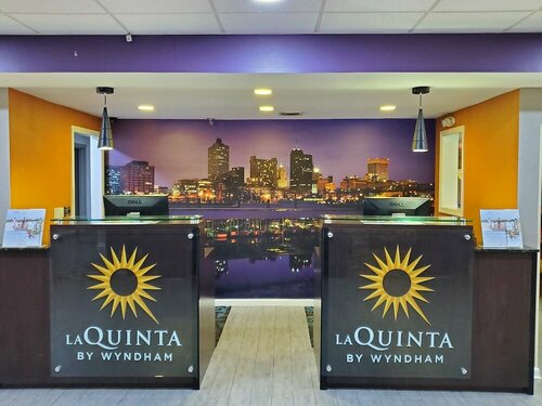 Гостиница La Quinta Inn & Suites by Wyndham Memphis Airport Graceland