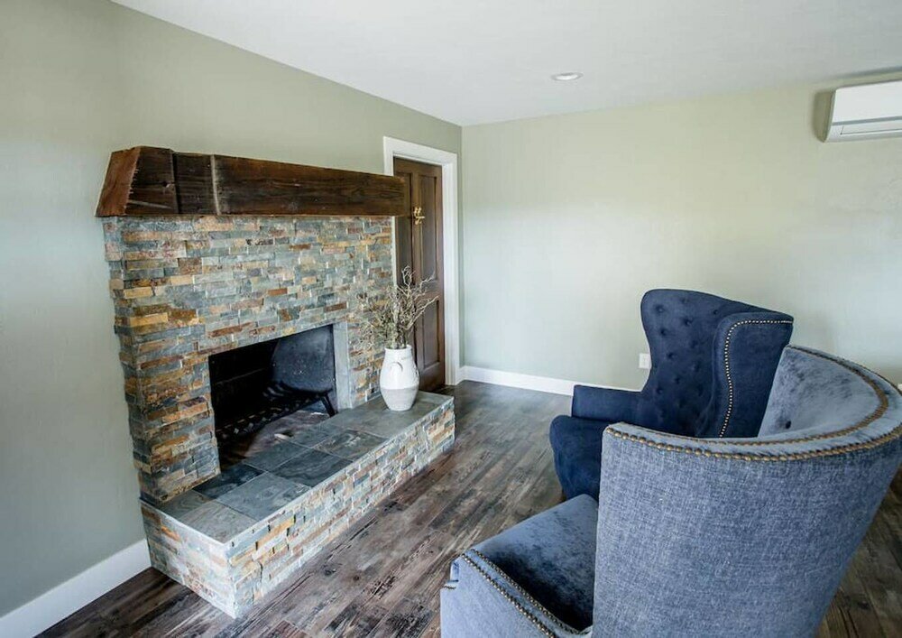 Фото Wine Suite at Rellik House. Winery & Alpaca Farm