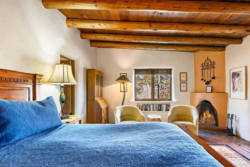 Фото Hummingbird - Spectacular Views, Stunning East Side Home, Walk to Canyon Rd