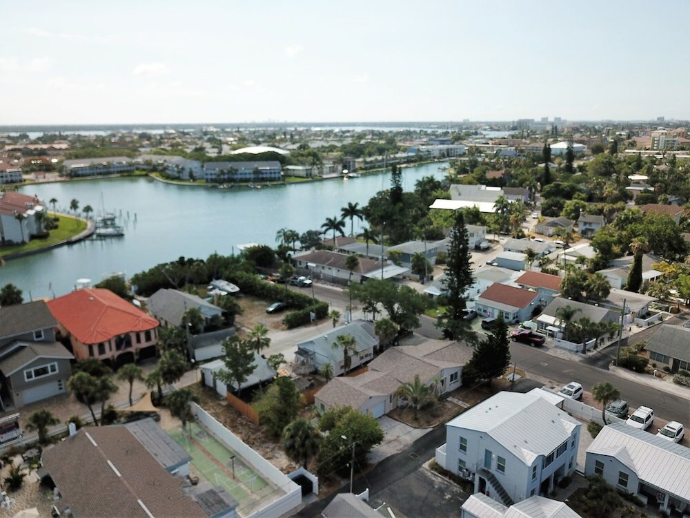 Фото The Bungalows