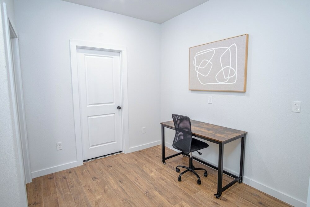 Фото Brand New 2 Stylish 3br Near Exciting Downtown