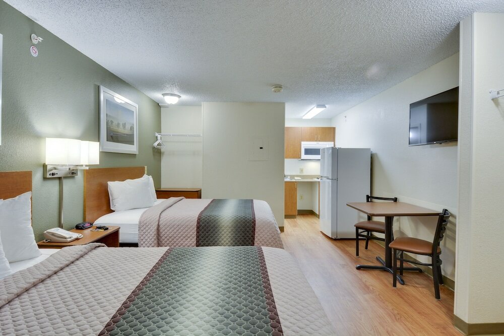 Фото HomeTowne Studios by Red Roof Austin