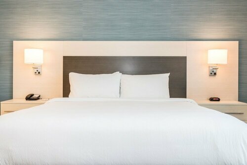 Гостиница TownePlace Suites by Marriott Port St. Lucie I-95 в Порт Сент Луси