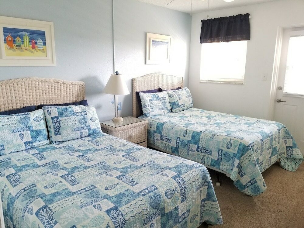 Фото Ocean View 2 Bed, 2 Bath, Steps to the Beach - Spanish Trace 240