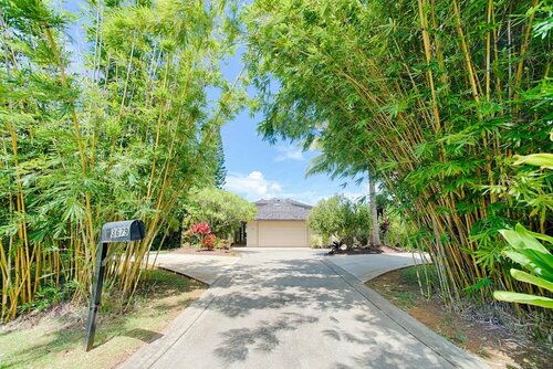 Гостиница Mauna Pua - A Four Bedroom Vacation Rental Home by Redawning