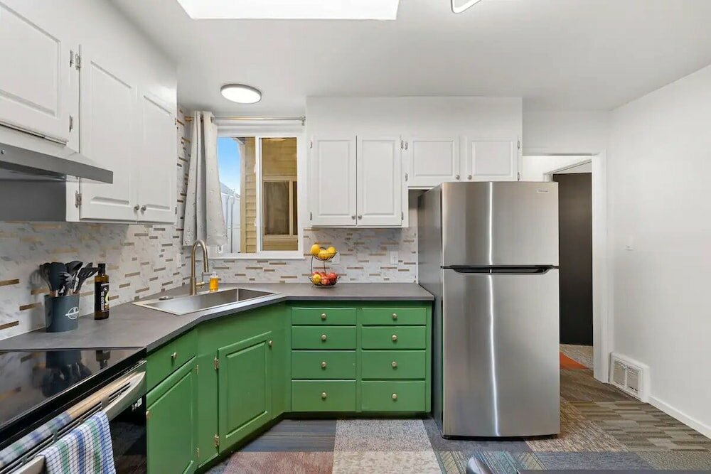 Фото Stylish Green n Gold 2br 1Bath Apartment