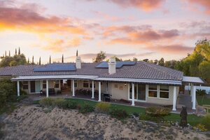 Гостиница Bear Bridge by Avantstay Hilltop Haven in Temecula w Views, Putting Green & Hot Tub