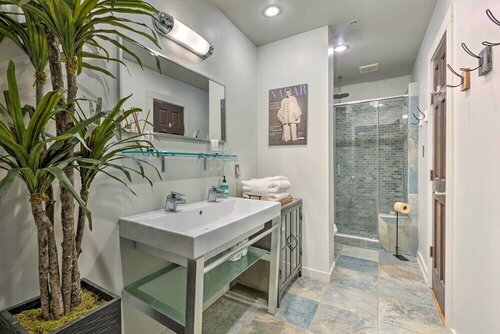 Апартаменты Bright Savannah Loft in Historic District! в Саванне