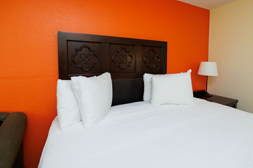 Фото Garnet Inn & Suites, Orlando