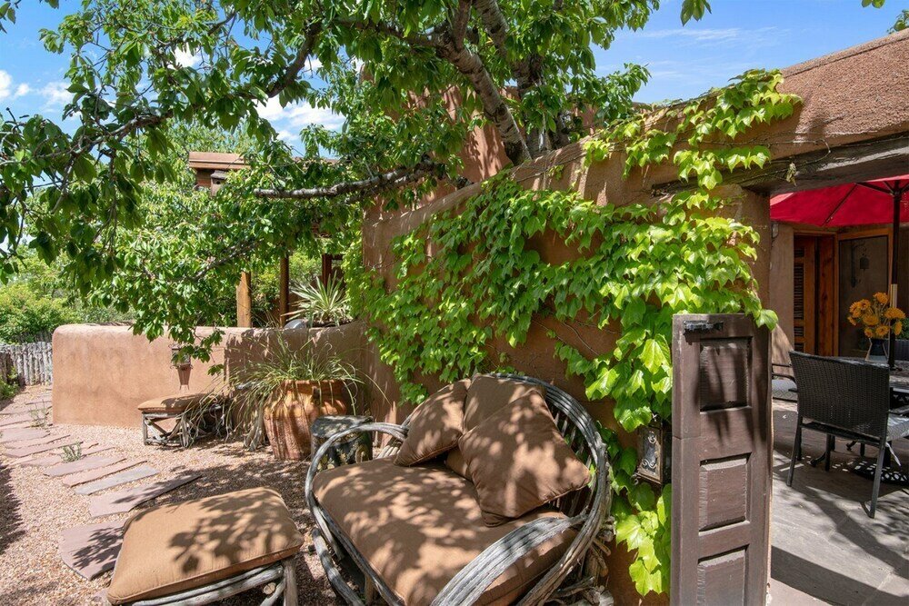 Фото Buena Suerte - Quintessential Eastside Pied-a-terre, Fabulous Views and Patios, Kiva Fireplace, Walk to Canyon Rd. and the Plaza